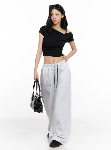 asymmetric-shirred-off-shoulder-crop-tee-ig508