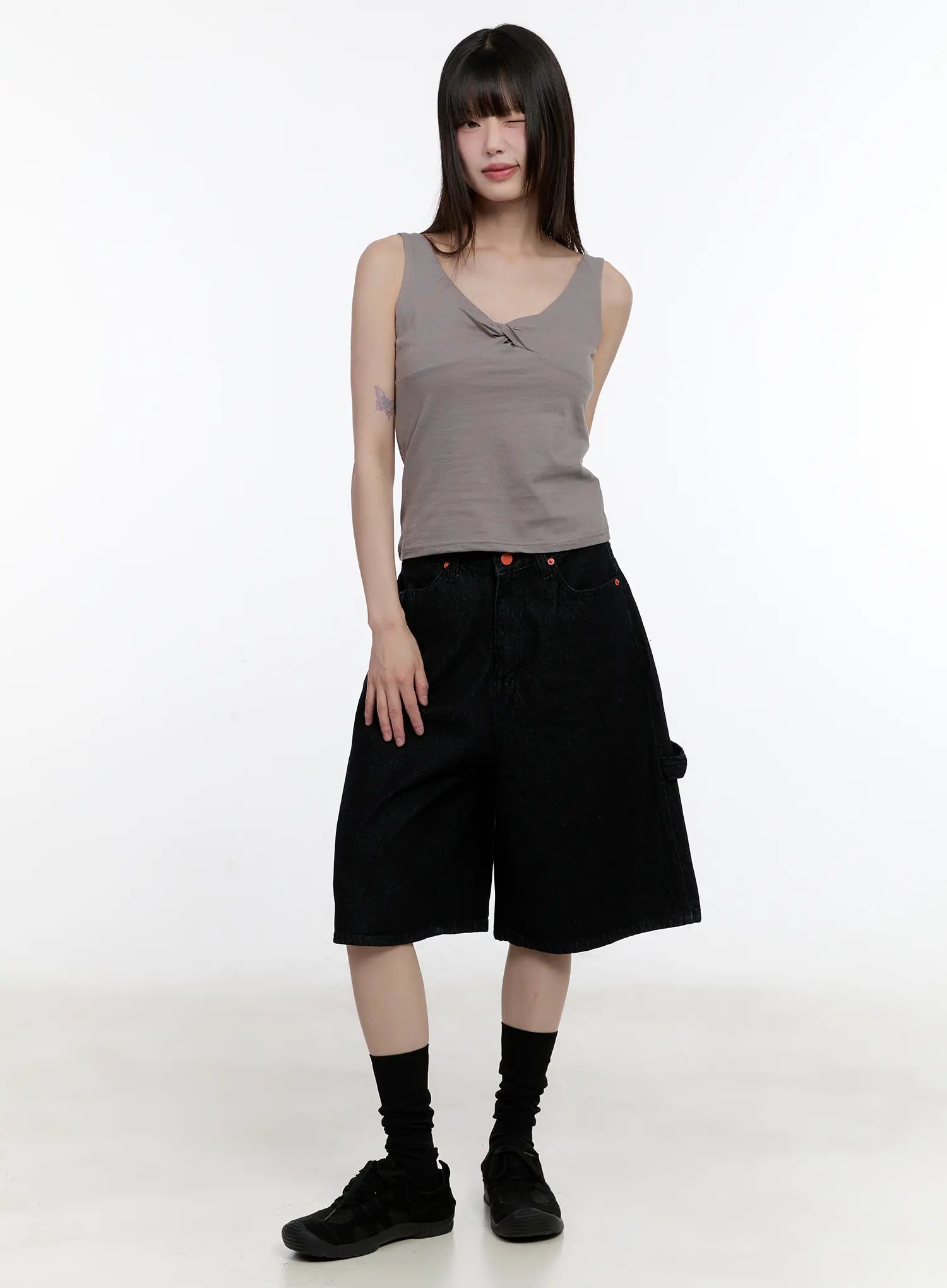 twist-detail-v-neck-sleeveless-top-cl504