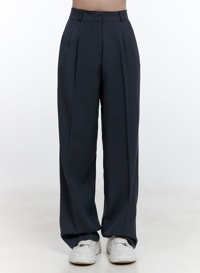 pintuck-straight-fit-slacks-on418
