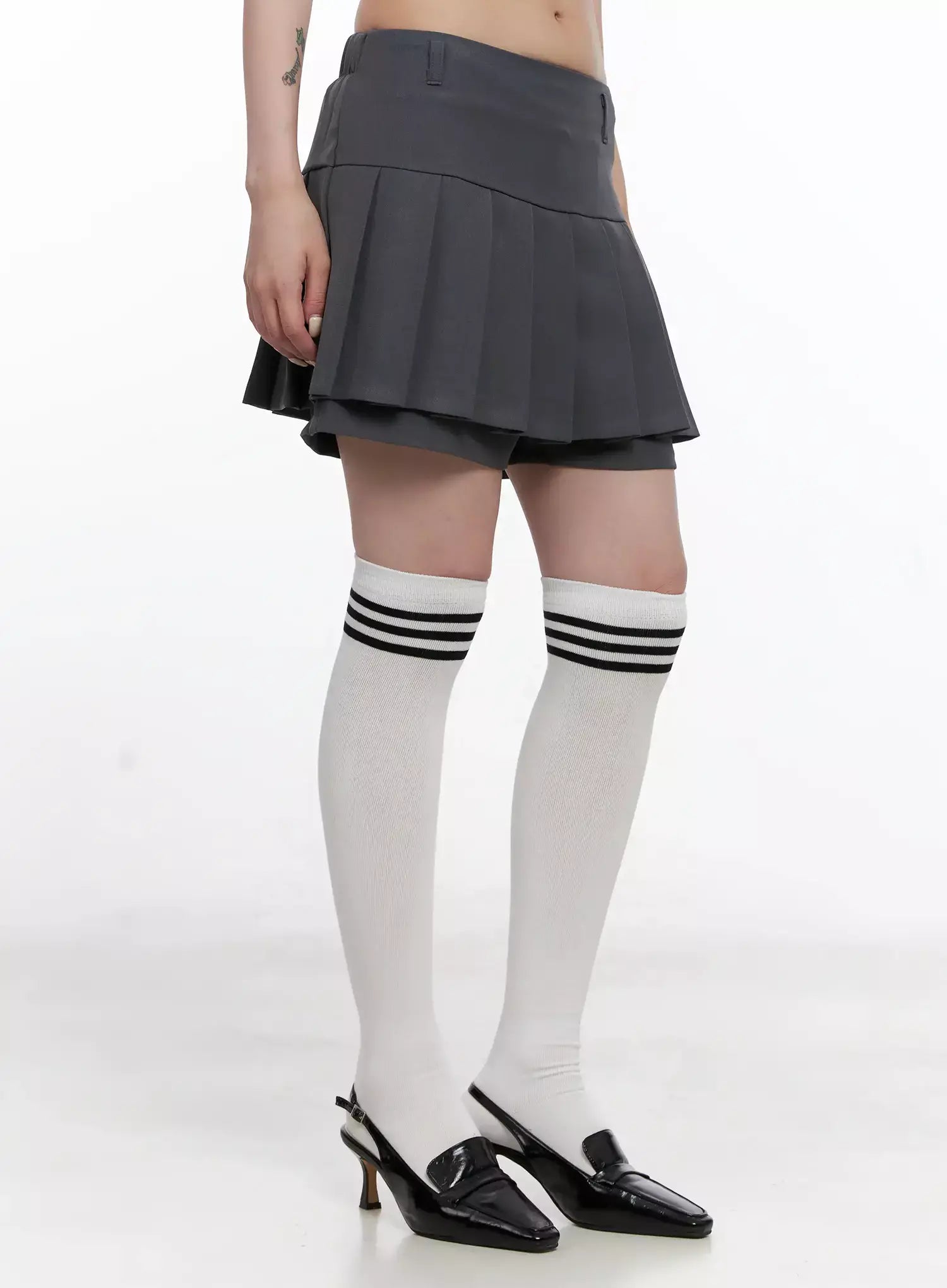 pleated-mini-skort-is508 / Dark gray