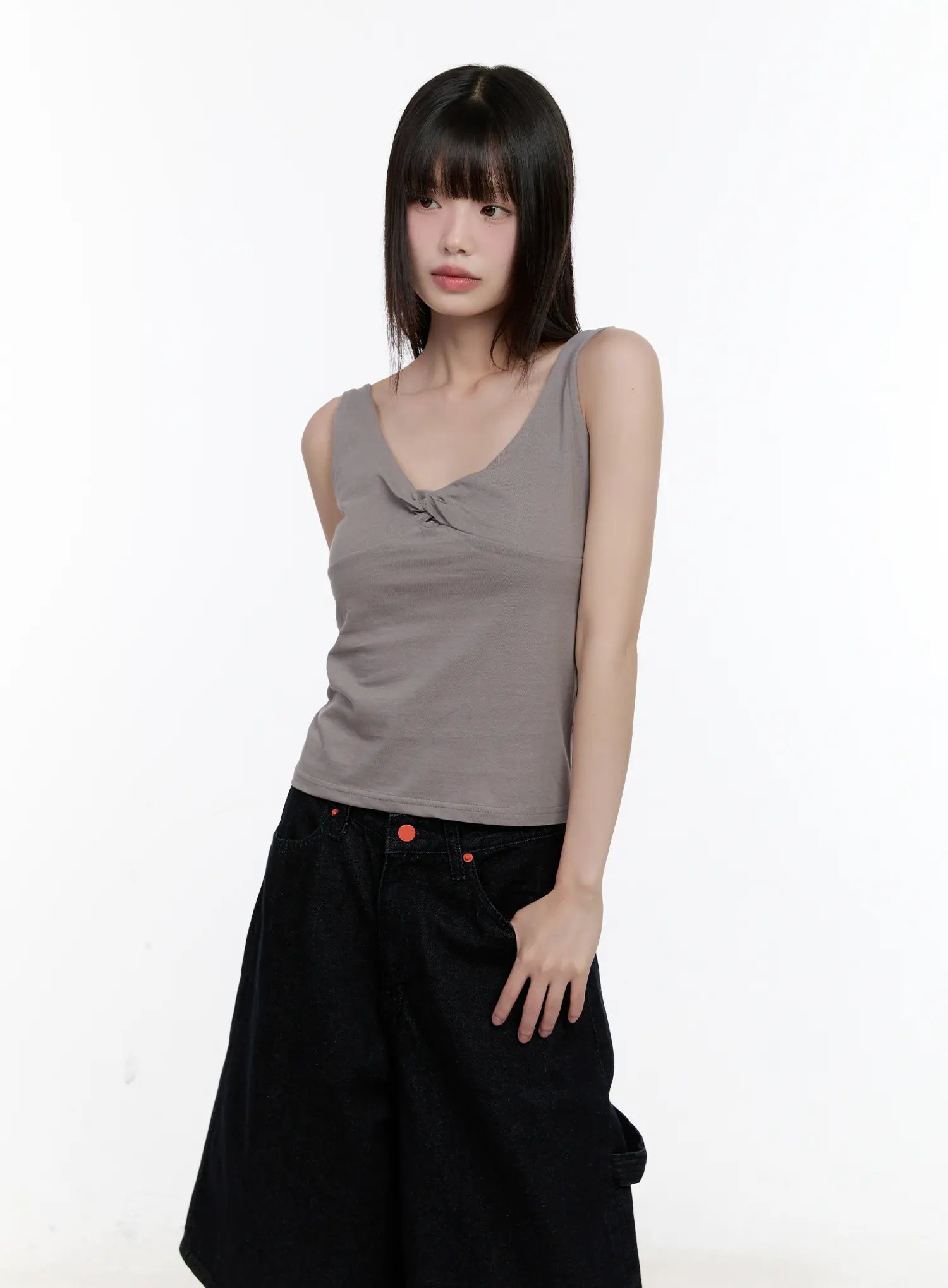 twist-detail-v-neck-sleeveless-top-cl504