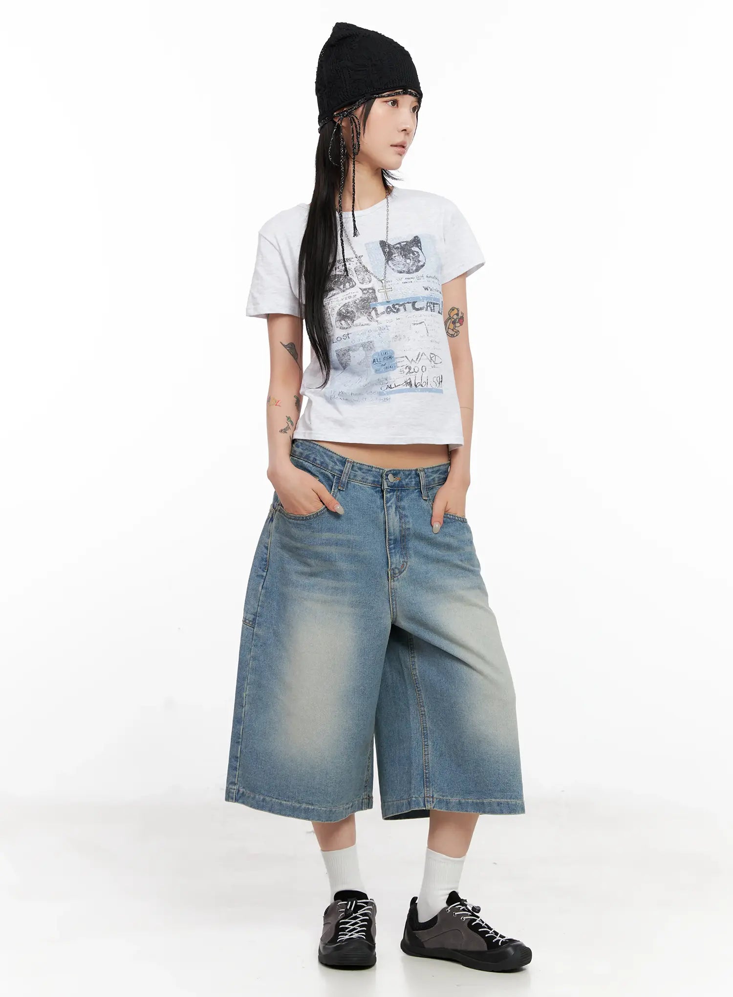 kitty-graphic-cropped-tee-cl525