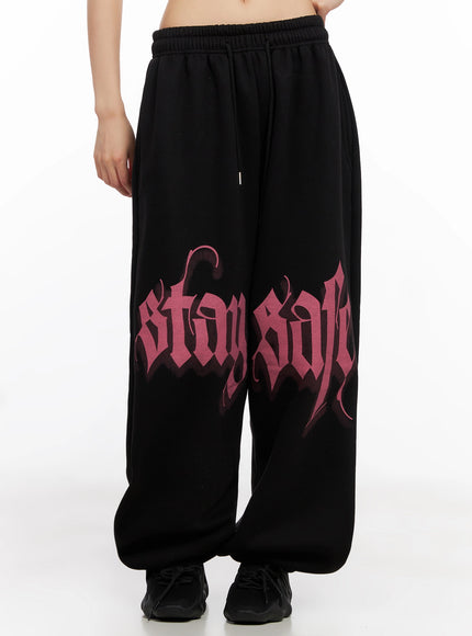 bold-graphic-sweatpants-in503