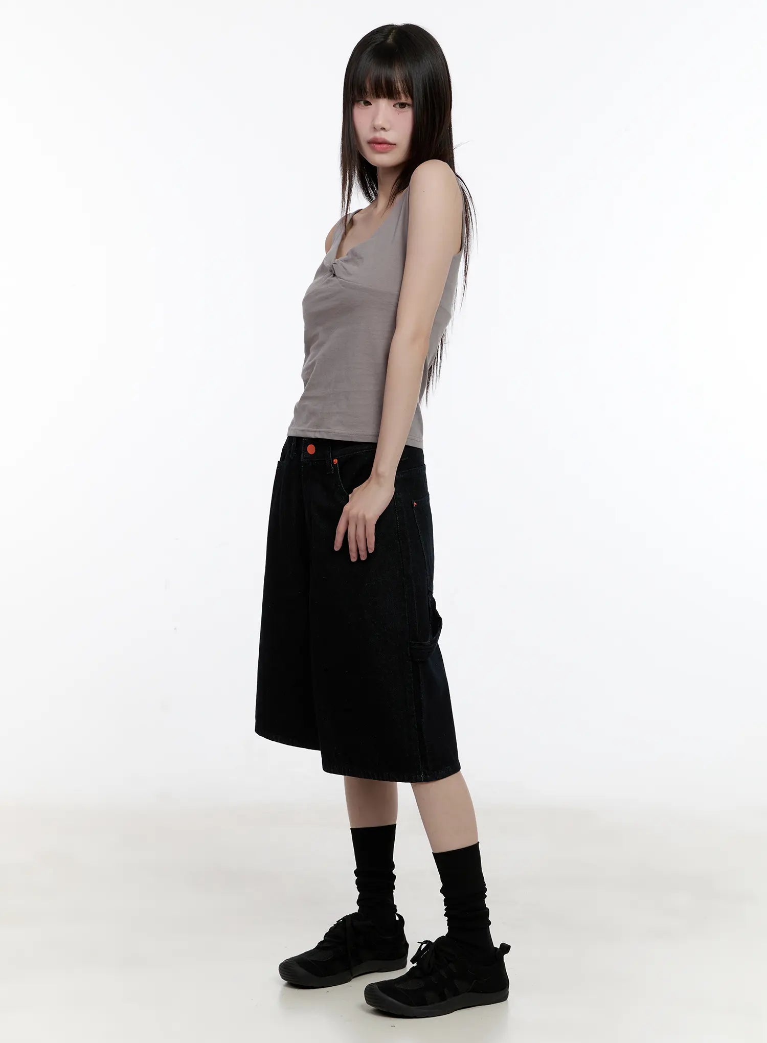 twist-detail-v-neck-sleeveless-top-cl504