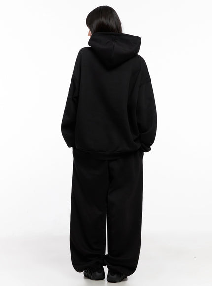 bold-graphic-sweatpants-in503