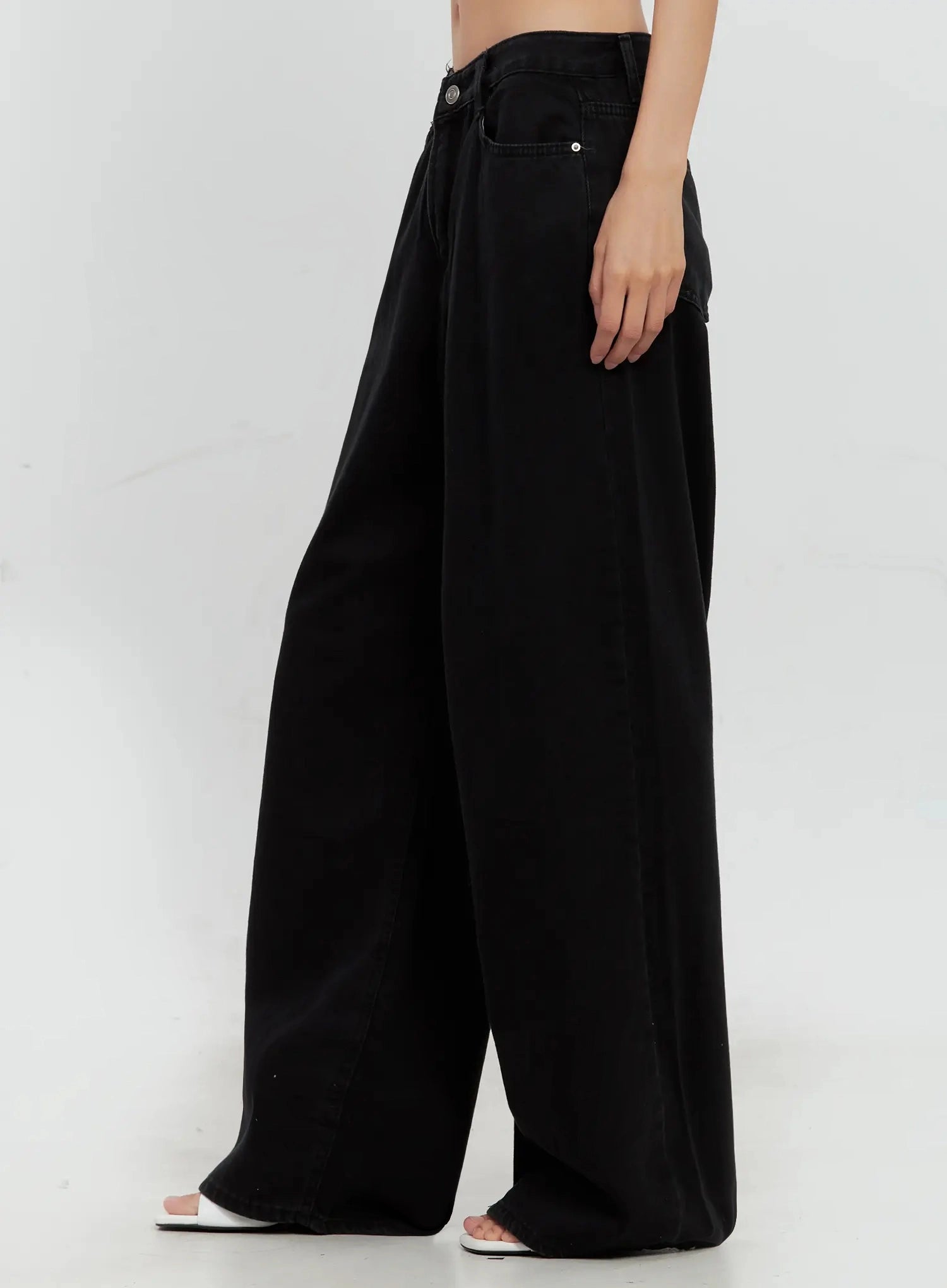 jieun-black-wide-leg-jeans-il528