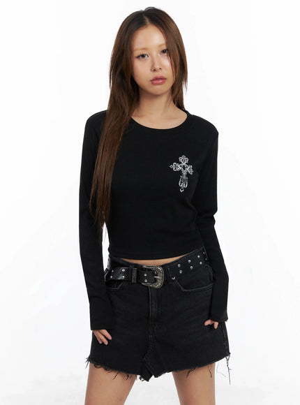 cross-graphic-crop-top-in528 / Black